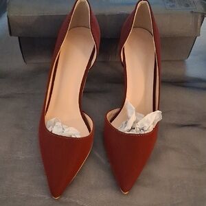 Women's Pointed Toe Heeled in Burgundy